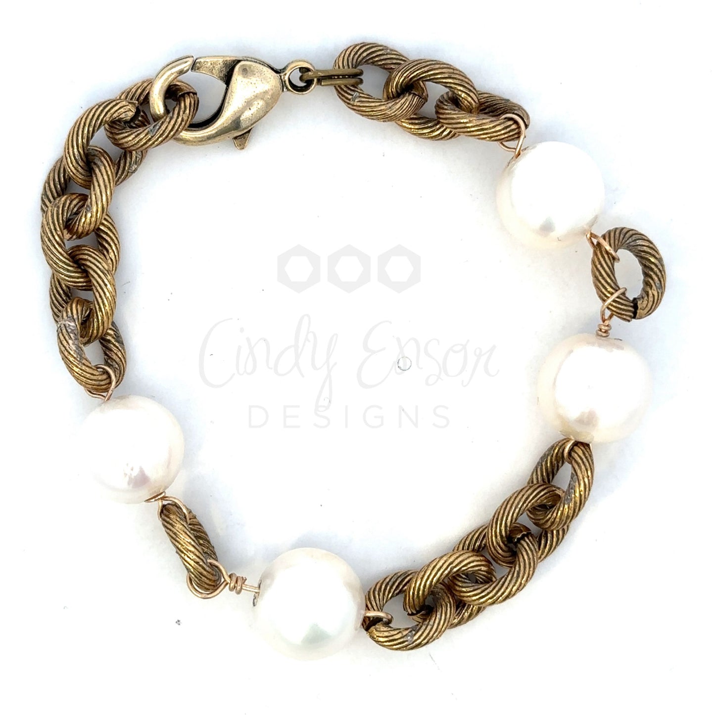 Gold Tone Ribbed Chain Bracelet with Pearl Accents